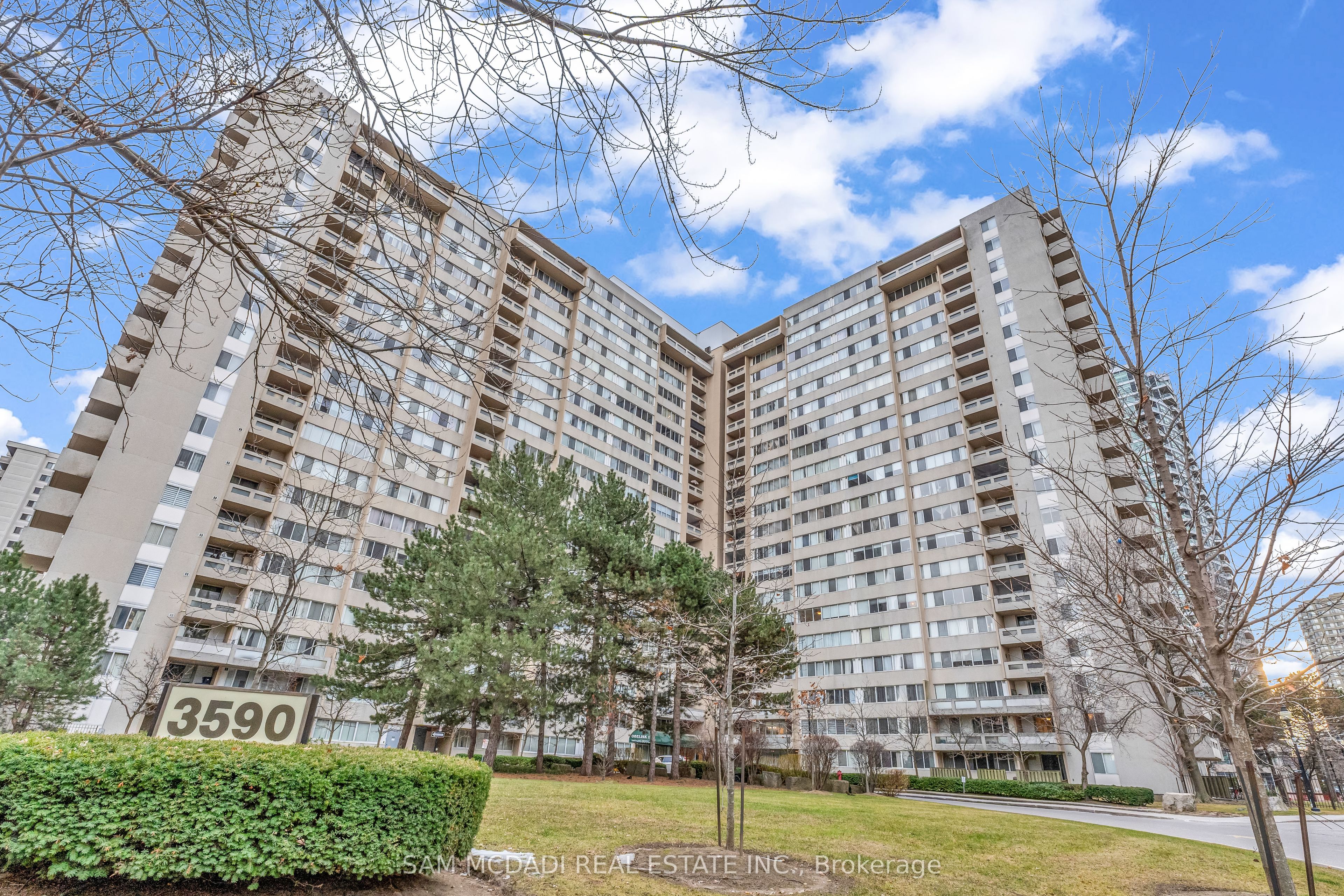 605-3590 Kaneff Crescent, Mississauga, ON, K5A 3X3