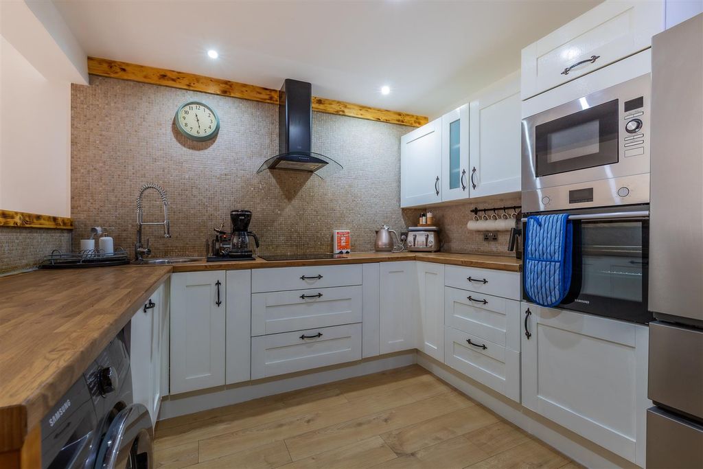 Additional image 4 of 3 bed flat for saleFitzhamon Embankment, Riverside, Cardiff CF11