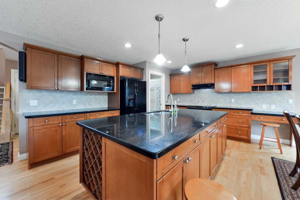 Additional image 4 of 6 Royal Birkdale Court NW, Calgary, AB, T3G 5R5