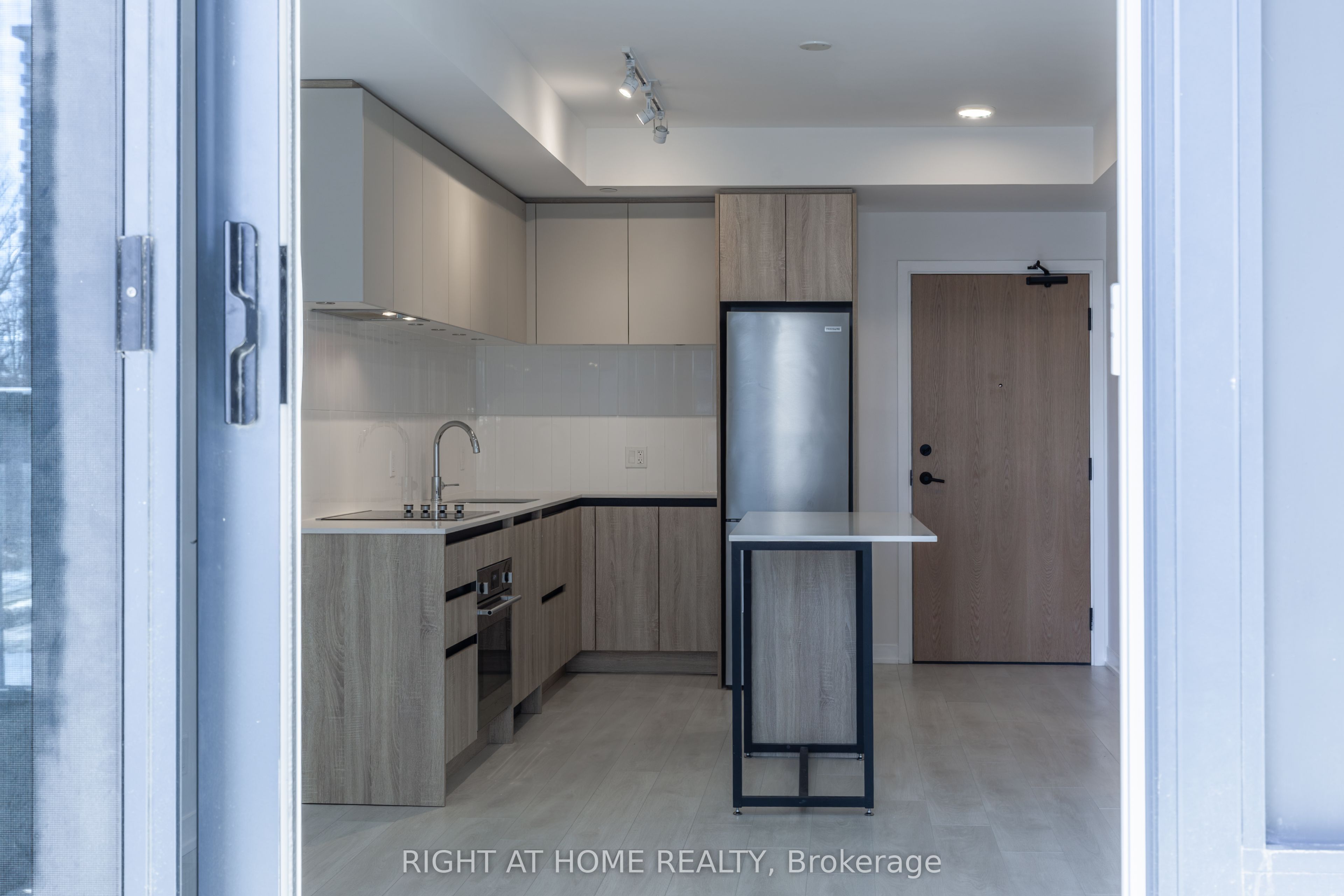 320-7950 Bathurst Street, Vaughan, ON, L4J 0B8 photo 2