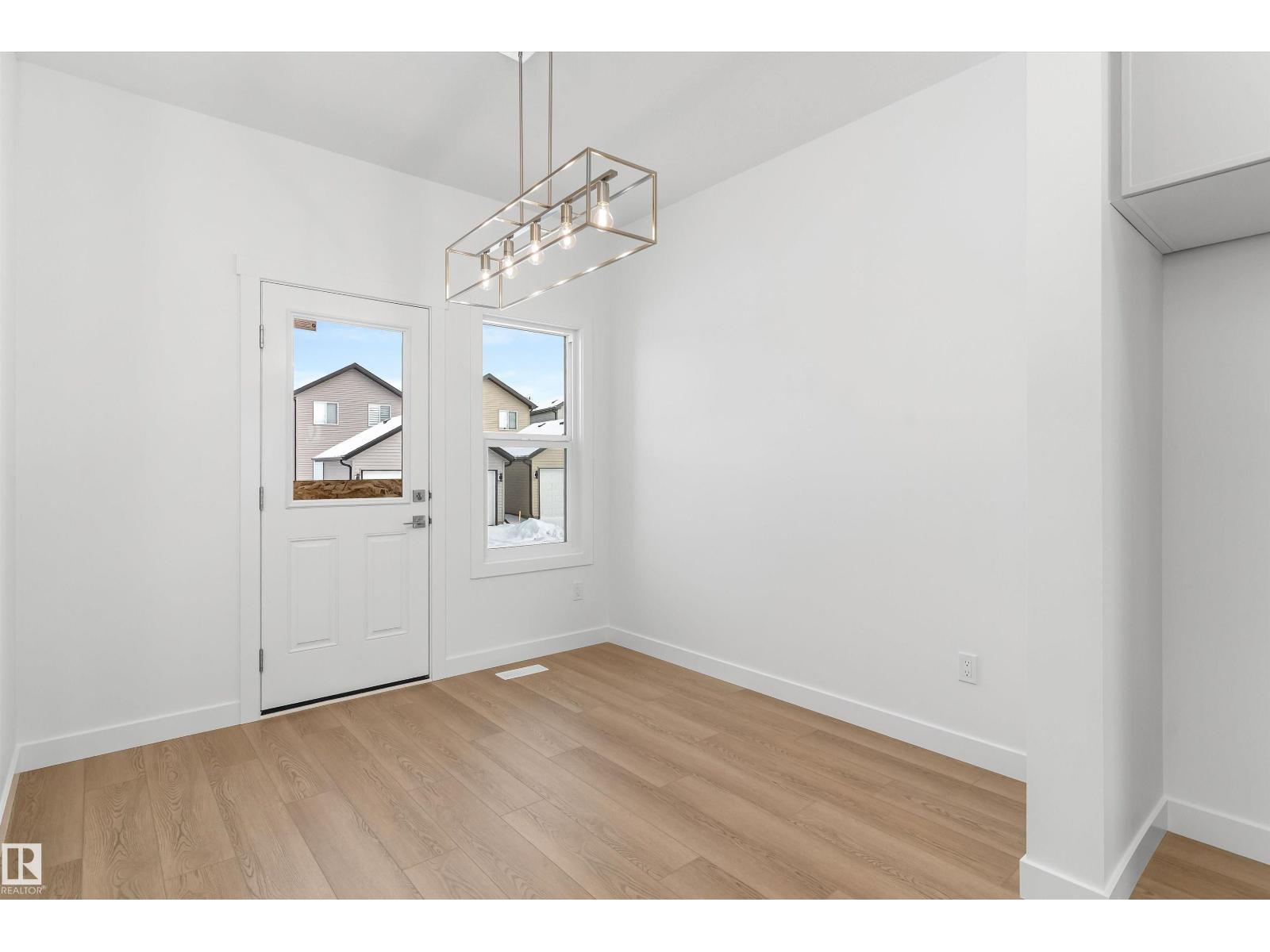 Additional image 4 of 1016 14 Avenue NW, Edmonton, AB, T6T2W8