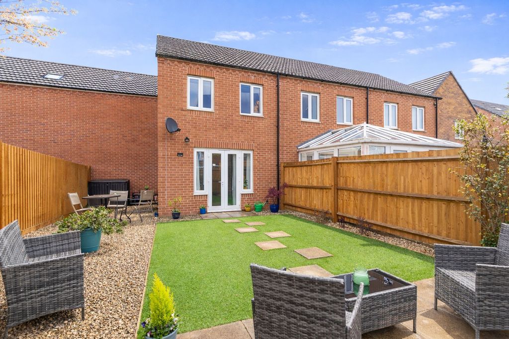 2 bed terraced house for saleLysaght Way, Newport NP19