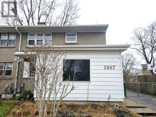 2067 College , Windsor, ON, N9B1M6