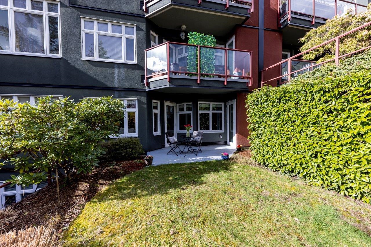 201-2800 Chesterfield Avenue, North Vancouver, BC, V7N 4M1