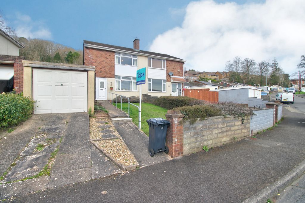 3 bed semi-detached house for saleGlanwern Avenue, Newport NP19
