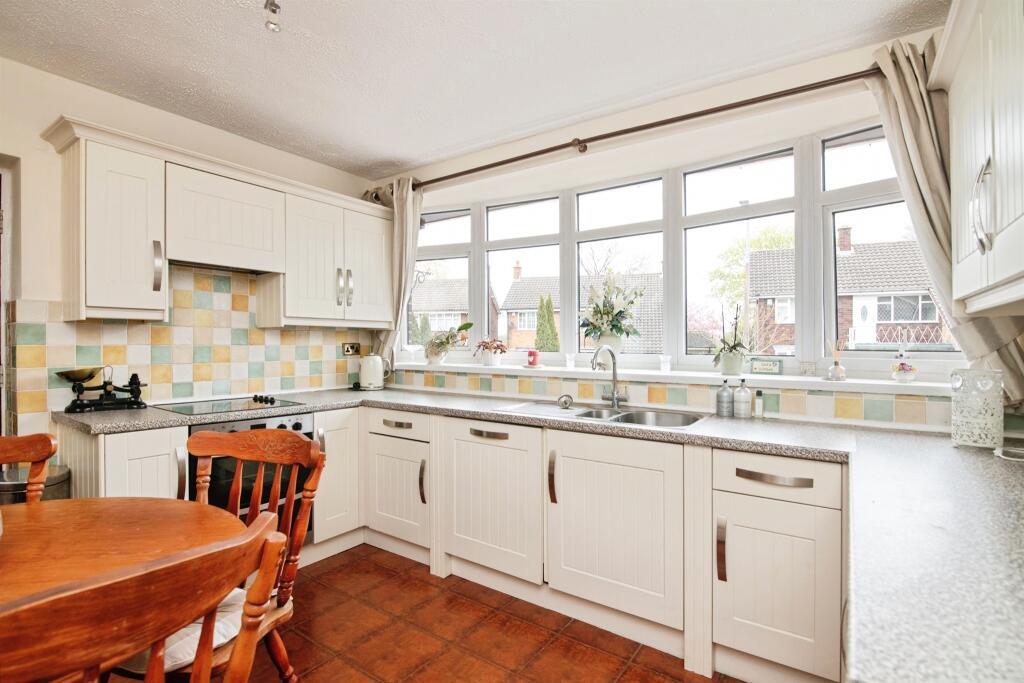 Cottesmore Close, West Bromwich photo 4