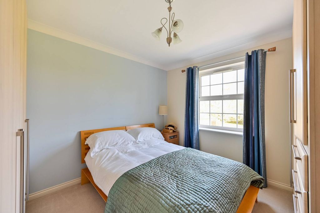 Additional image 8 of 2 bed flat for saleNorth Street, Winkfield, Windsor SL4