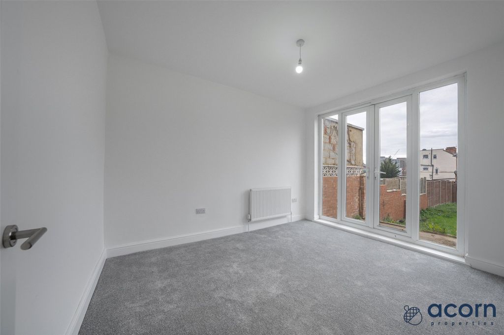 Additional image 3 of 5 bed terraced house for saleWakemans Hill Avenue, Colindale, London NW9
