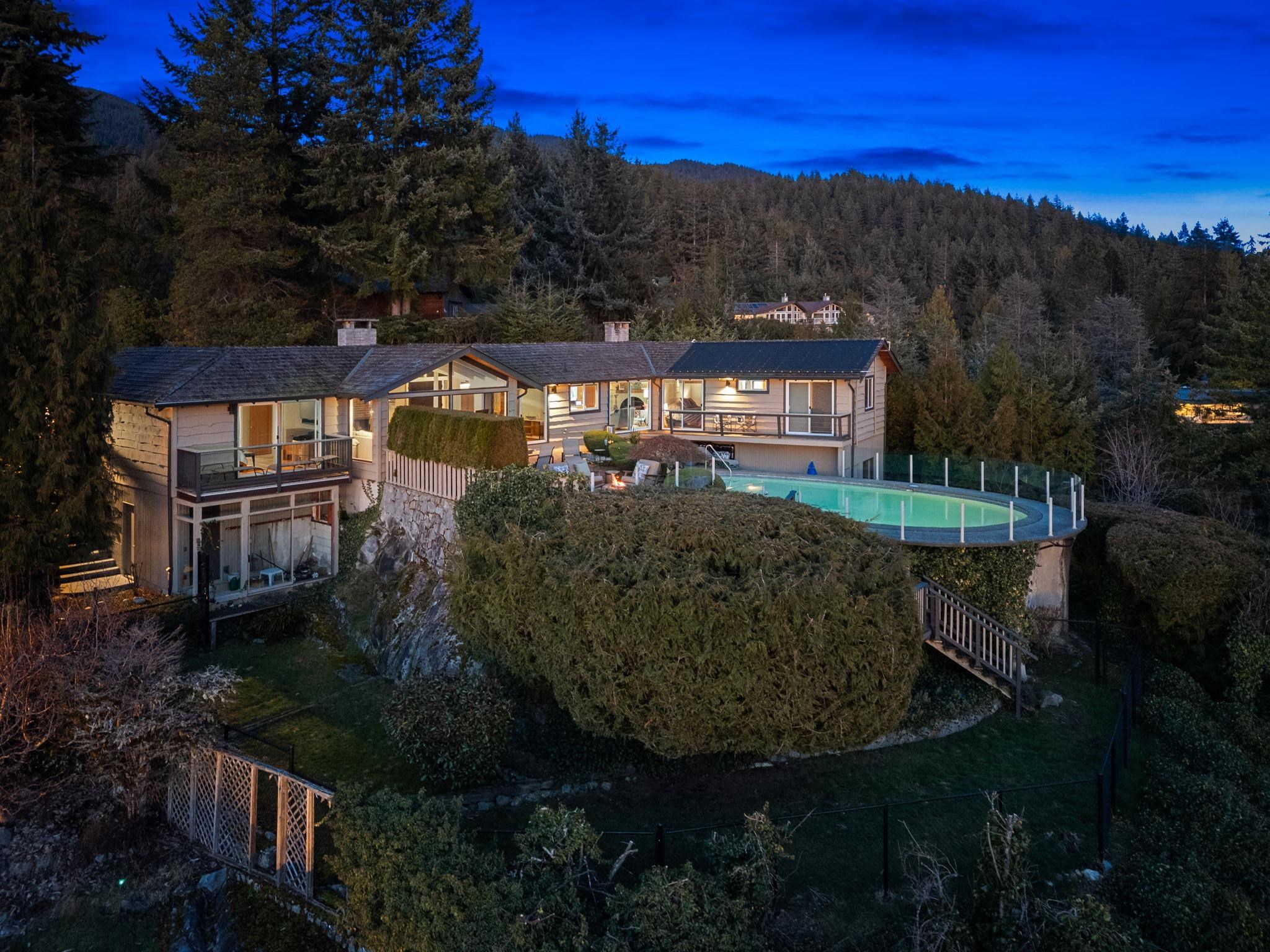4570 Woodgreen Court, West Vancouver, BC, V7S 2V7