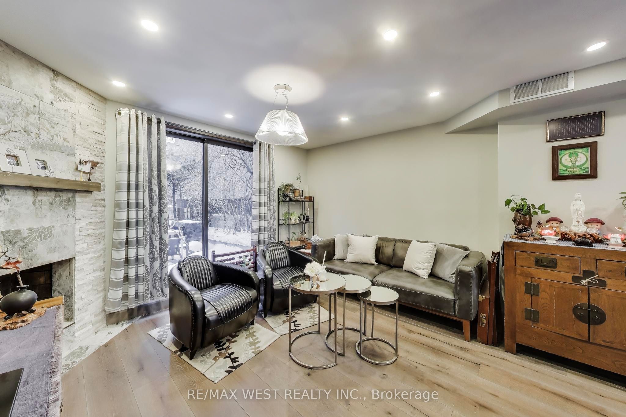 Additional image 3 of 21 Dundonald Street, Toronto, ON, M4Y 1K3