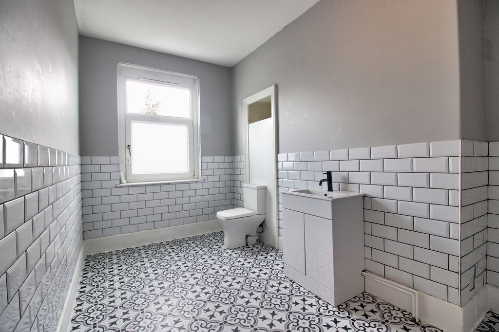 Additional image 4 of 4 bed town house for saleClyffard Crescent, Newport NP20