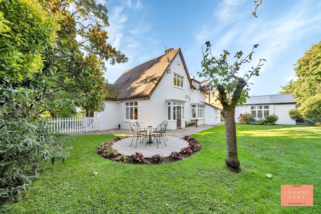 3 bed detached house for saleTy Glas Road, Llanishen CF14