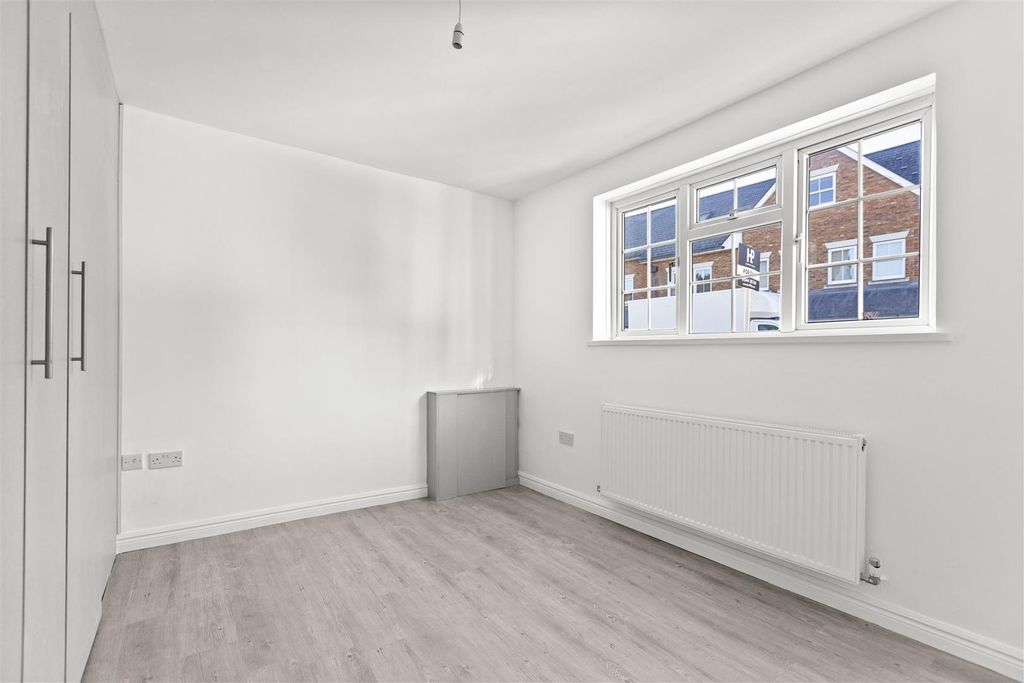 Additional image 6 of 4 bed semi-detached house for saleBrockenhurst Road, Ascot SL5