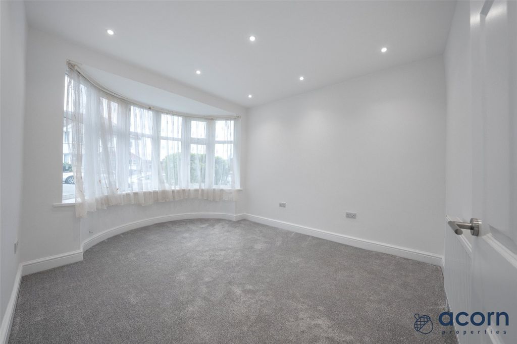 Additional image 2 of 5 bed terraced house for saleWakemans Hill Avenue, Colindale, London NW9