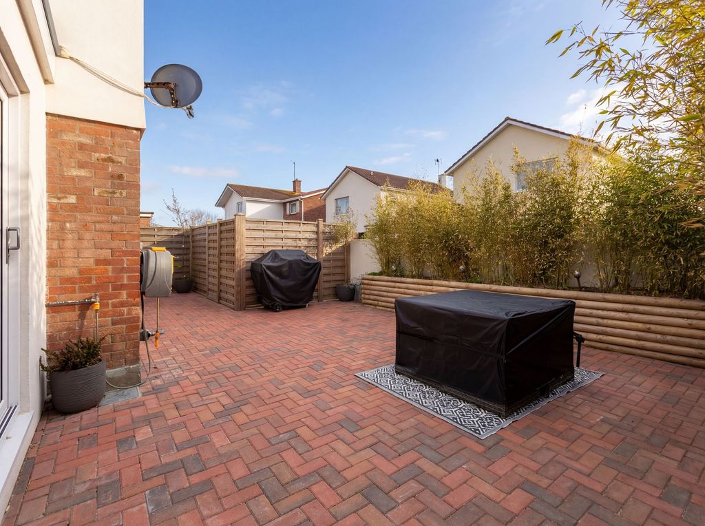 4 bed detached house for saleNumero Neuf, St Clement JE2 photo 3