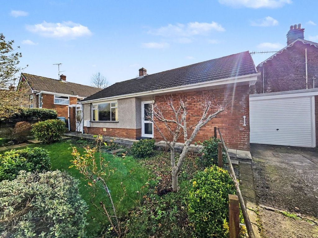 2 bed bungalow for saleStephens Crescent, Govilon, Abergavenny NP7