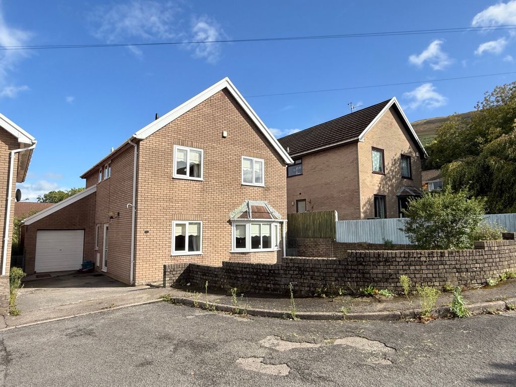 4 bed detached house for saleDerwen Deg Close, Govilon, Abergavenny NP7