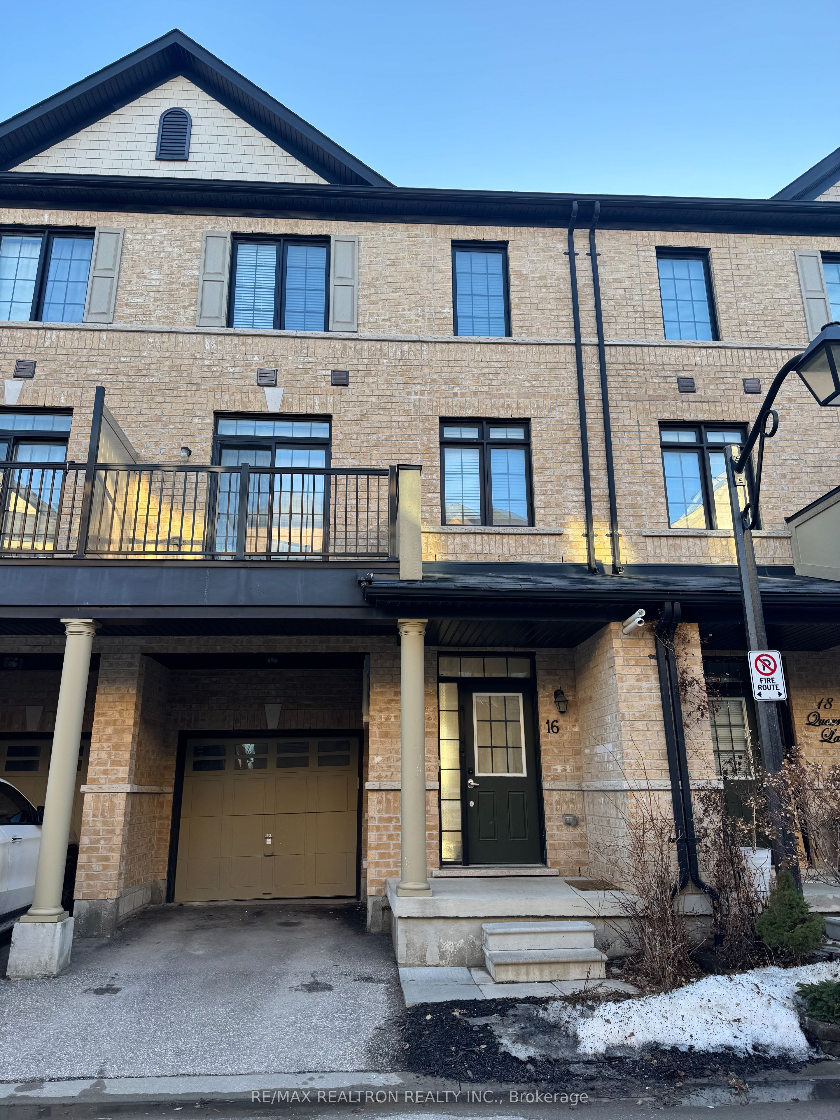 16 Quarrie Lane, Ajax, ON, L1T 0N1