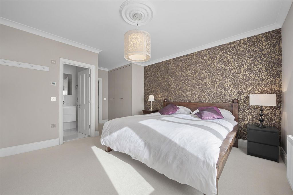 Additional image 7 of 5 bed property for saleLyndale Avenue, Childs Hill NW2