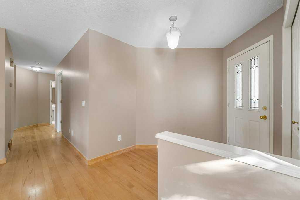 Additional image 4 of 30 Douglasbank Gardens SE, Calgary, AB, T2Z 2C9