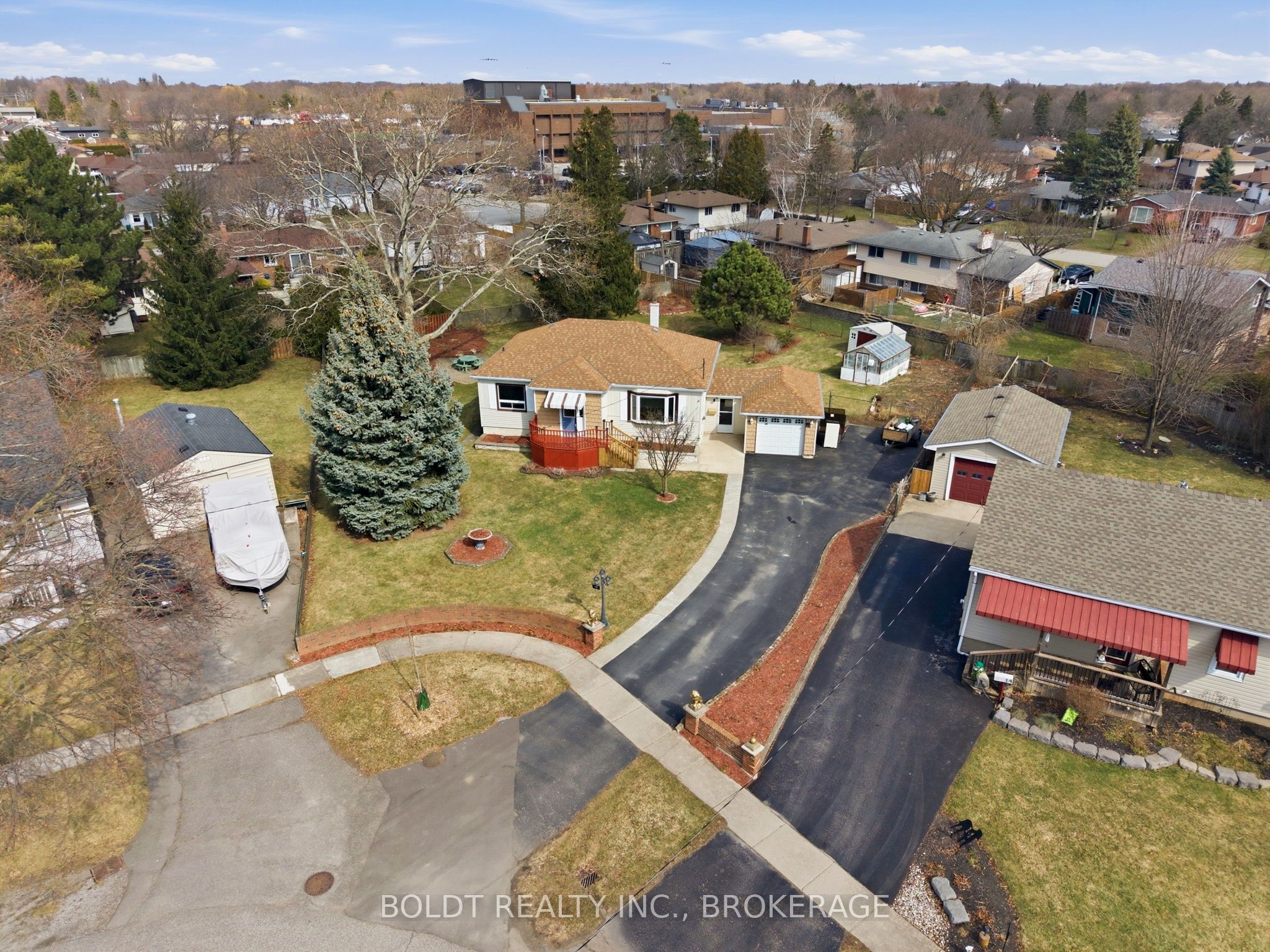 16 Grammar Avenue, St. Catharines, ON, L2N 3L3