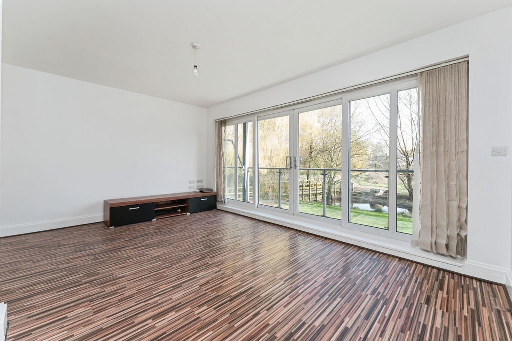 Additional image 3 of 2 bed flat for salePepys Court, Cambridge, Cambridgeshire CB4
