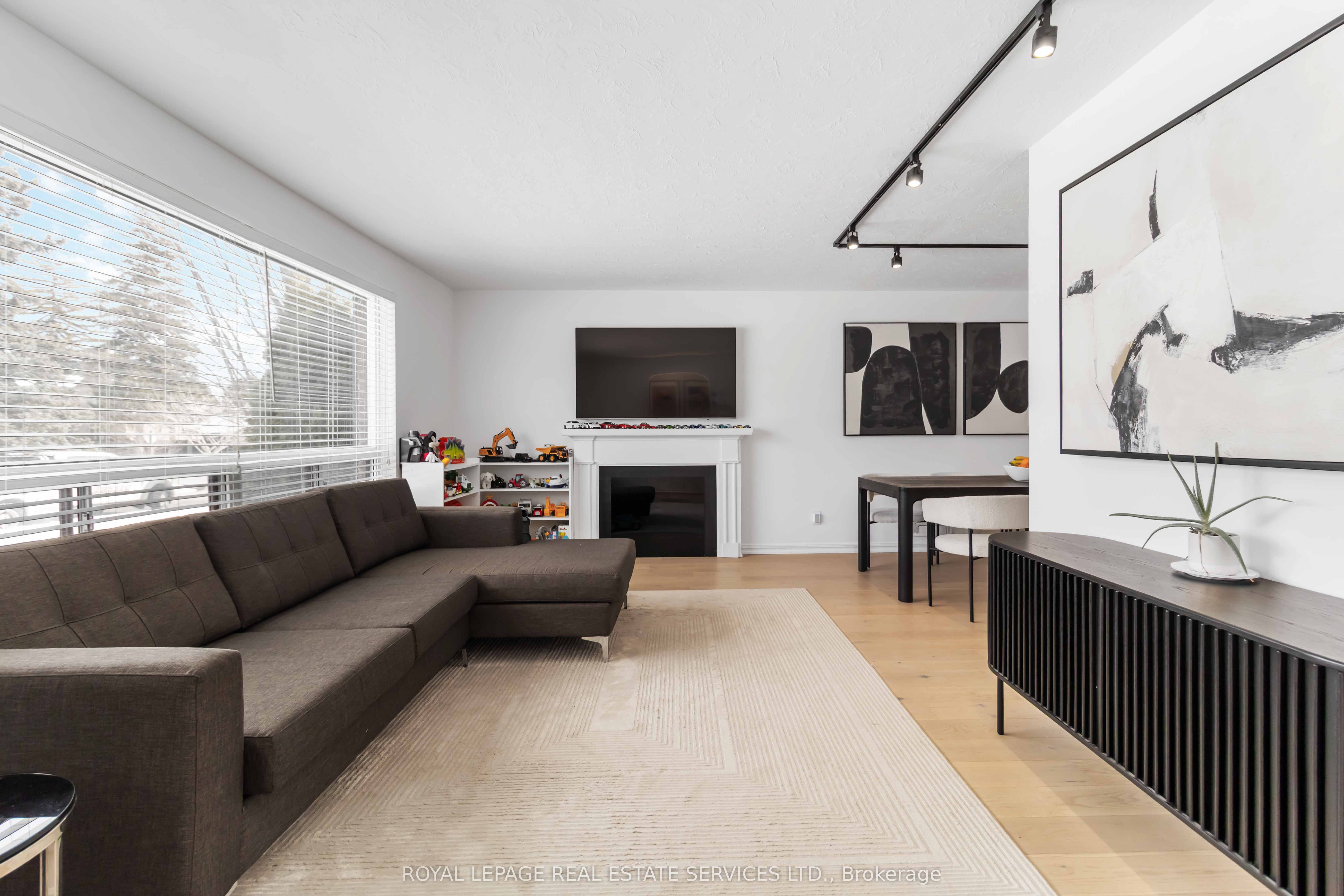 Additional image 4 of Main-2046 Redan Drive, Mississauga, ON, L4Y 1N8