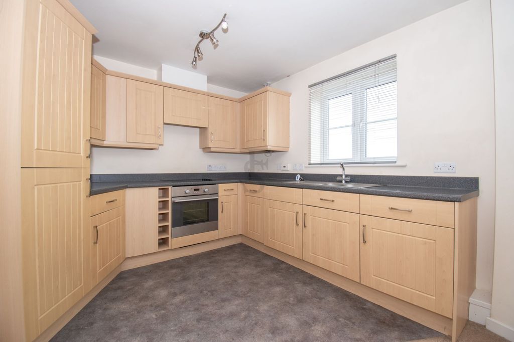 2 bed flat for saleHallfields Lane, Rothley LE12 photo 3