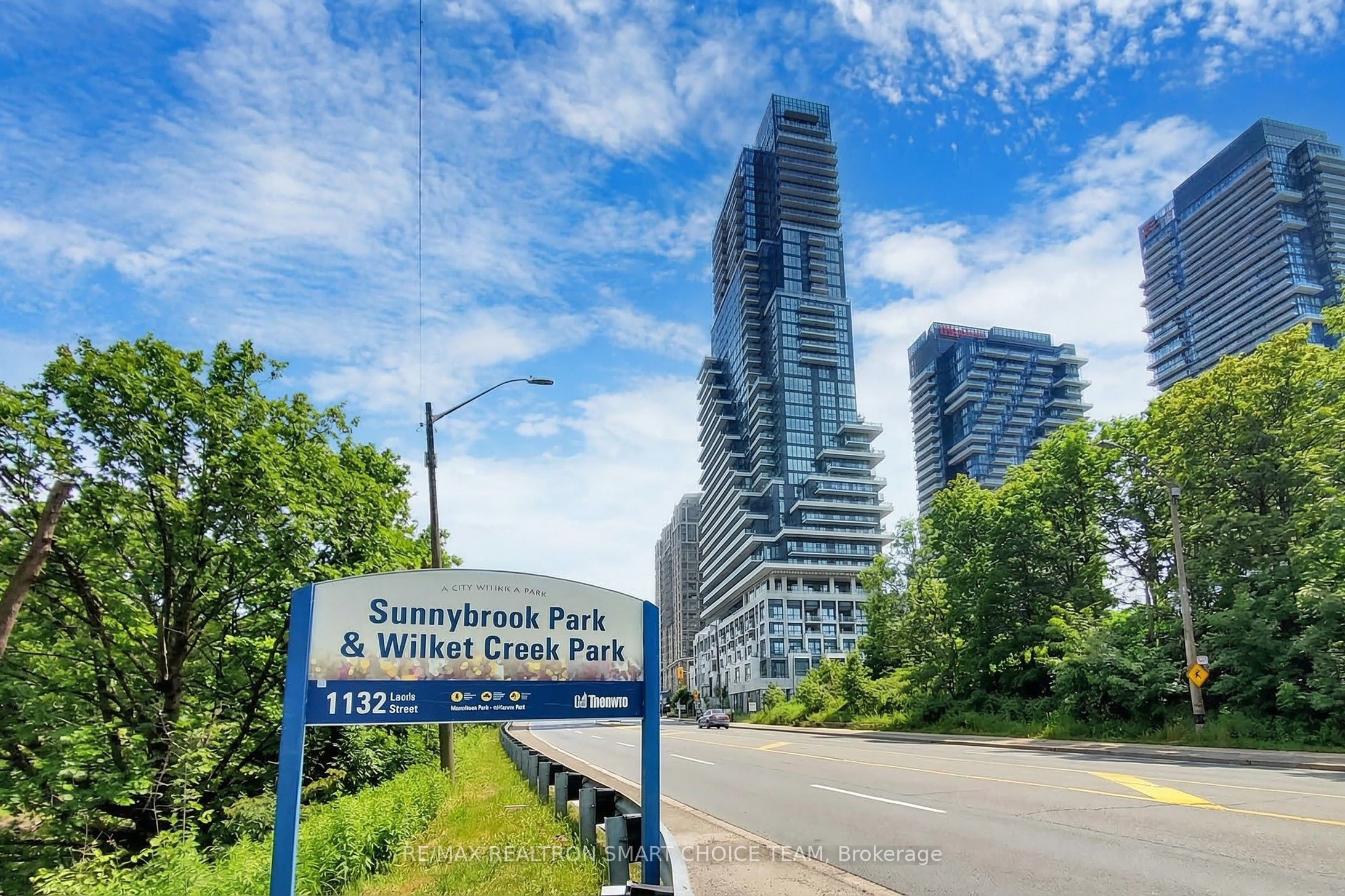 212-10 Inn On The Park Drive, Toronto, ON, M3C 0P9