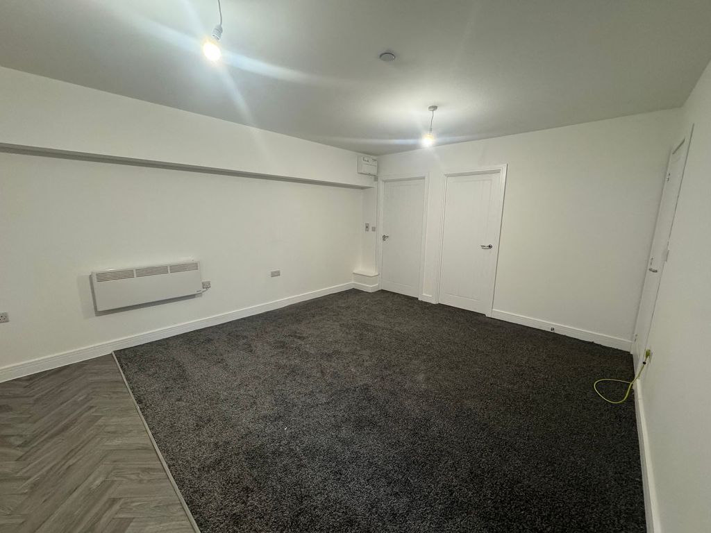 2 bed flat to rentHigh Street, 58 High Street NP22