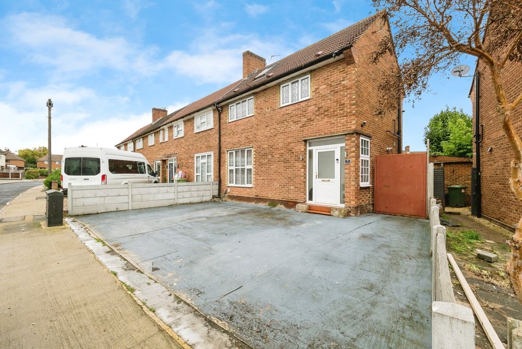 4 bed end terrace house for saleFullers Close, Romford RM5