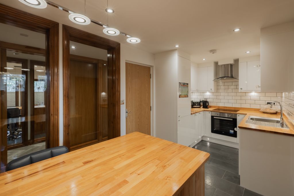 Additional image 9 of 3 bed flat for sale8 Clarendon Road, St. Helier, Jersey JE2