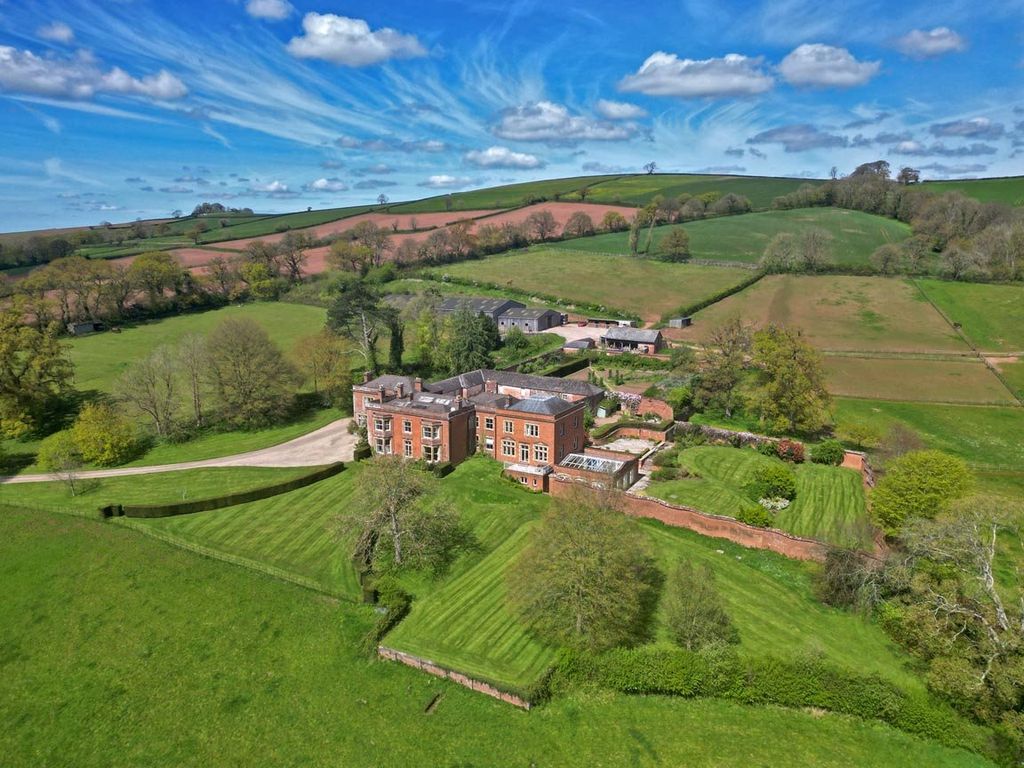 11 bed equestrian for saleShobrooke, Crediton, Devon EX17 photo 2