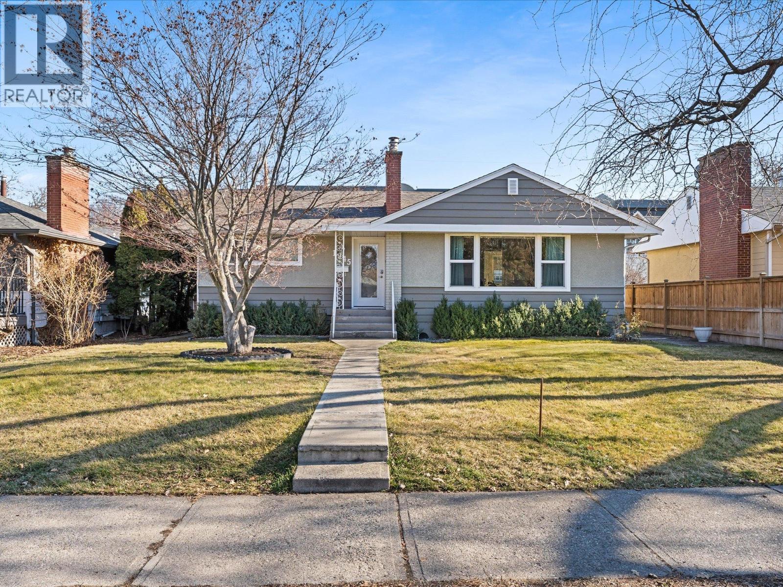 1945/1947 Bowes Street, Kelowna, BC, V1Y3C2
