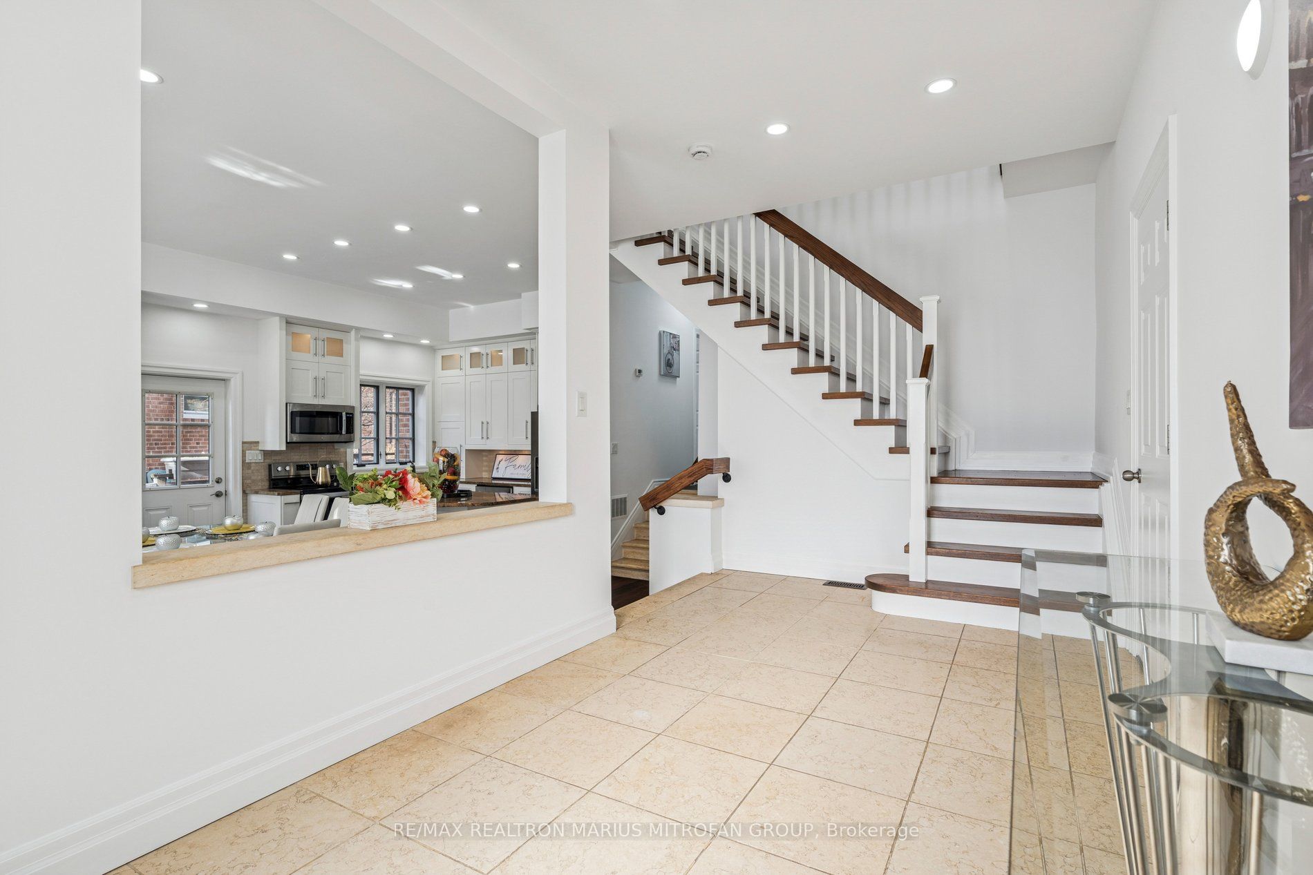 7 Rollins Place, Toronto, ON, M9B 3Y4 photo 3