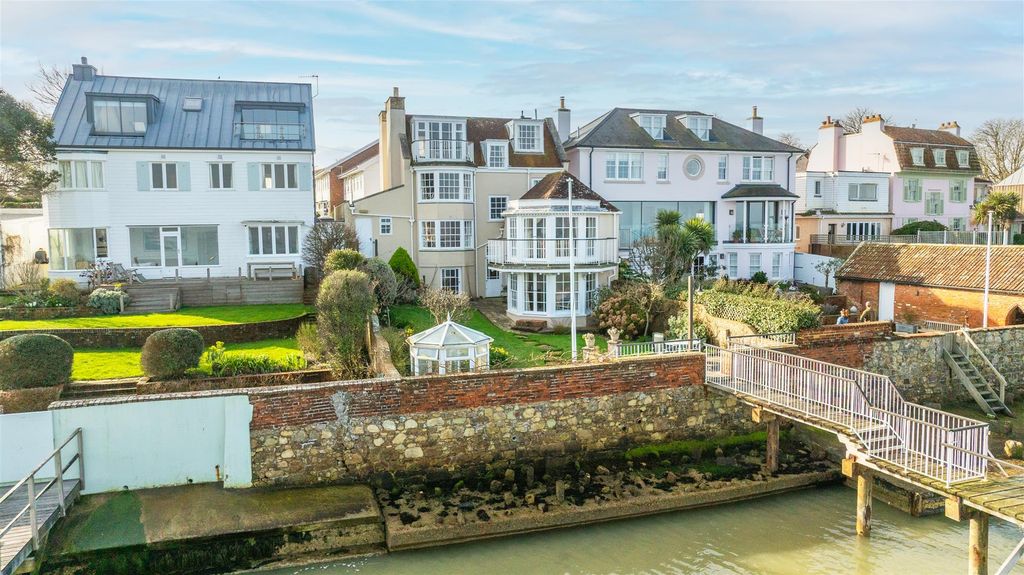 5 bed detached house for saleYarmouth, Isle Of Wight PO41