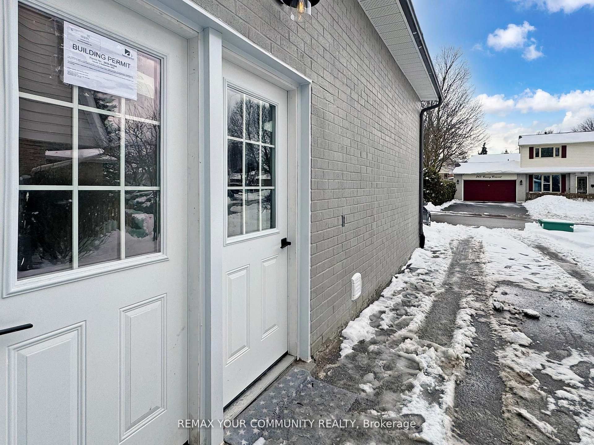 Lower-264 Currey Crescent E, Newmarket, ON, L3Y 5M9