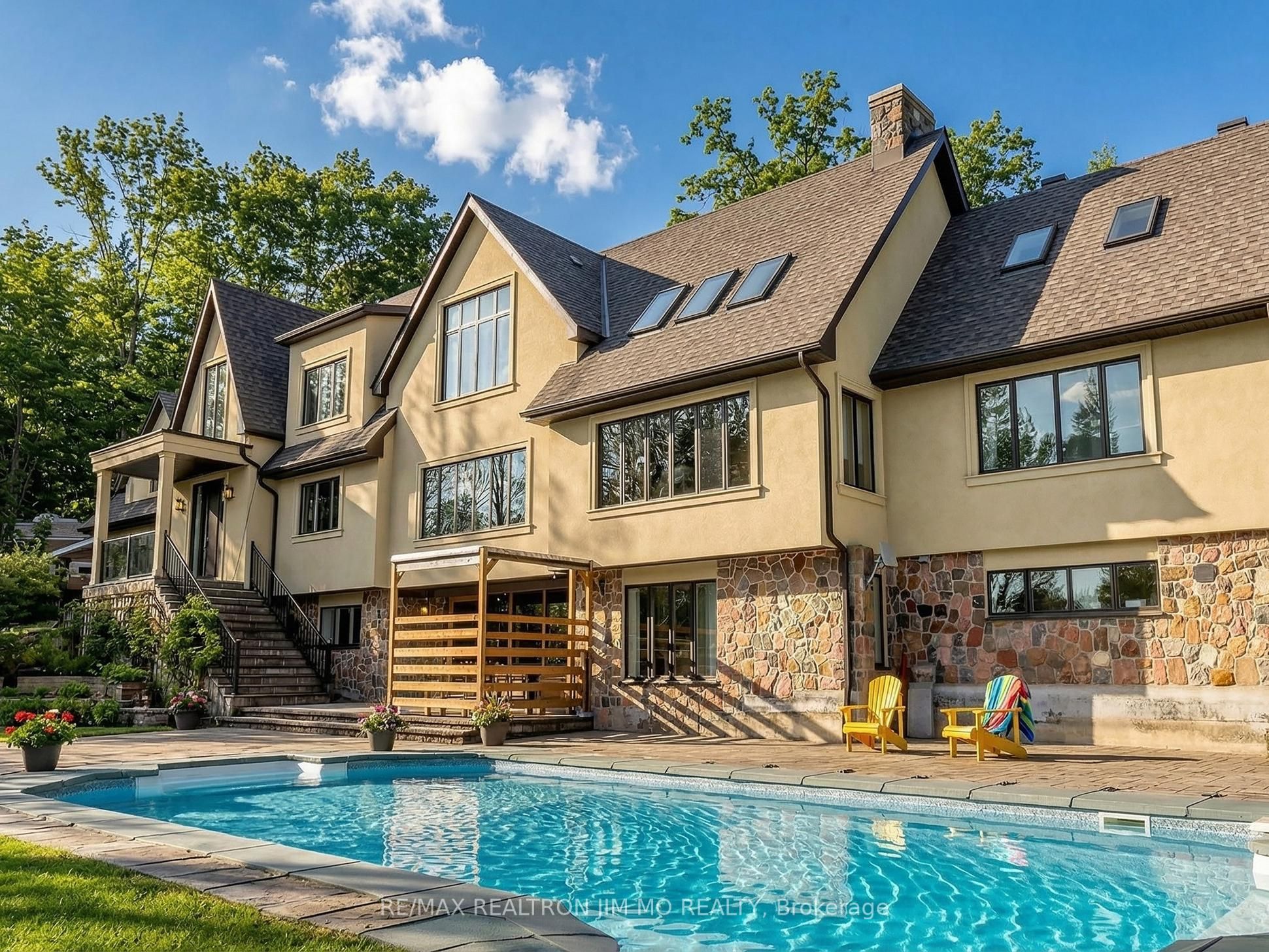 1785 Davis Drive W, King, ON, L3Y 4V9