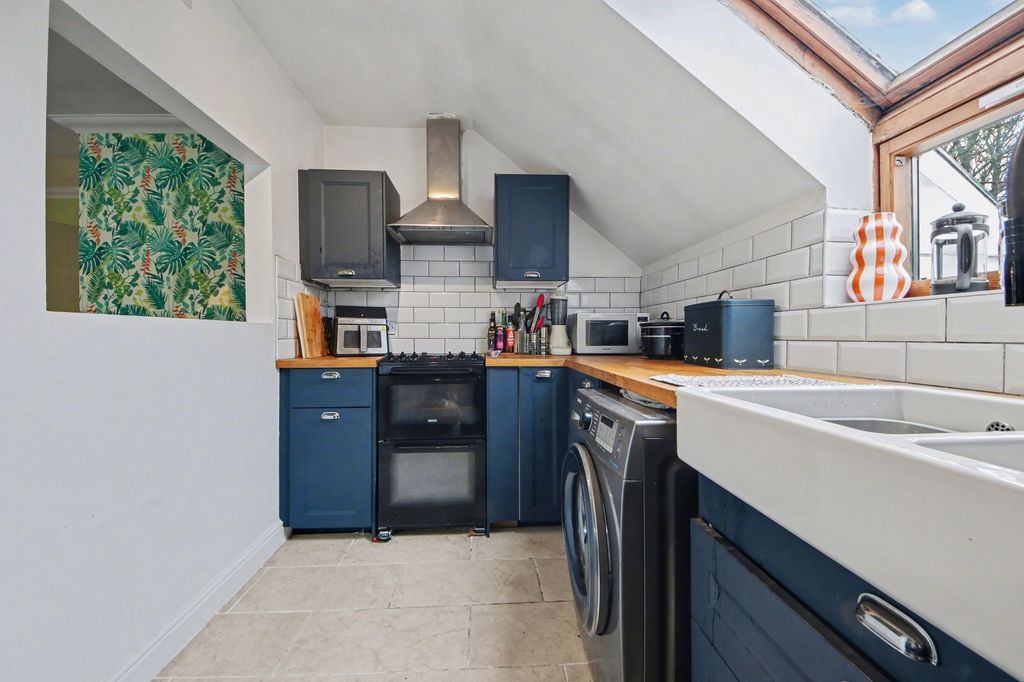 Additional image 3 of 2 bed flat for sale21 Lawn Road, Portswood SO17