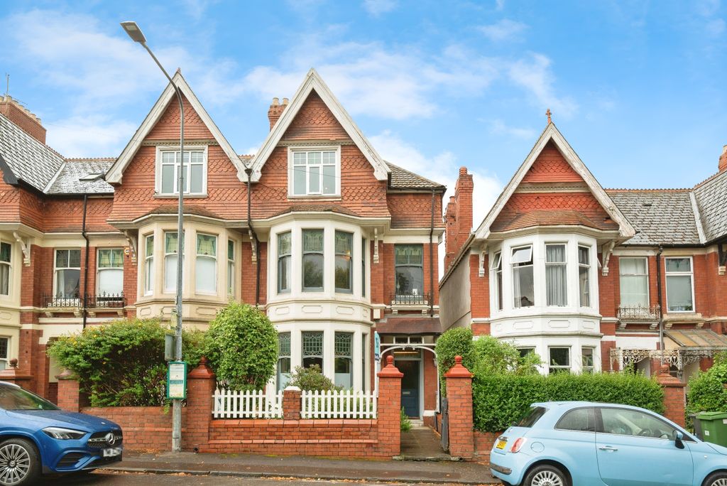 5 bed end terrace house for salePencisely Road, Cardiff CF5