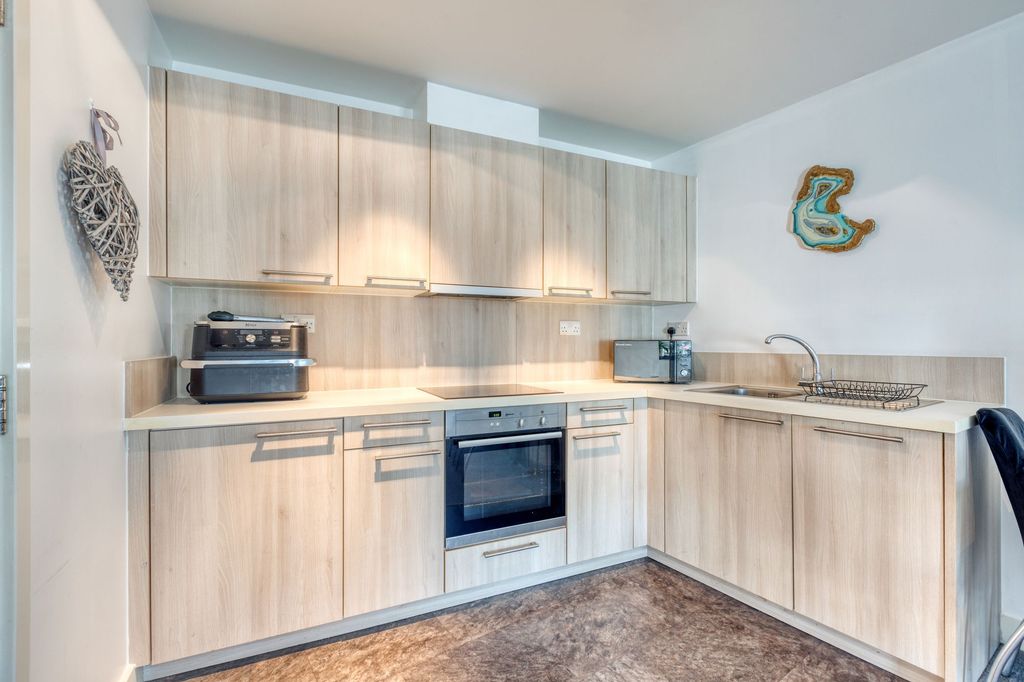 Additional image 5 of 1 bed flat for sale66 Saviours Place, St Helier JE2