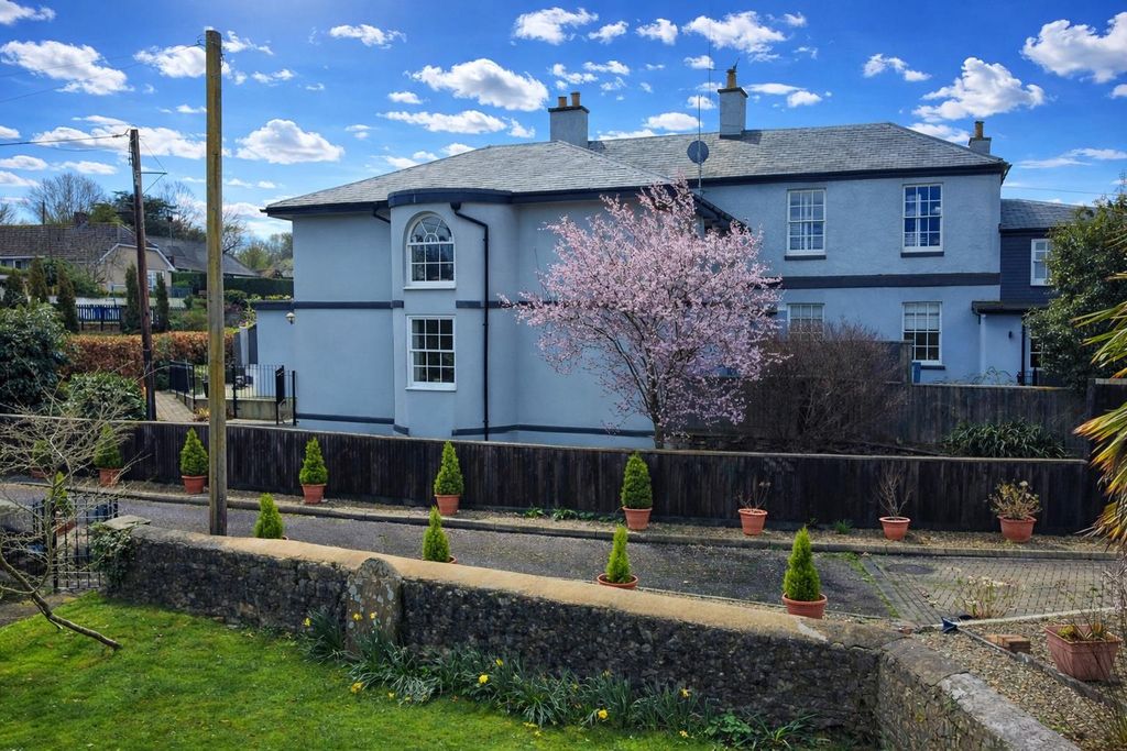 2 bed flat for saleThe Old Rectory, Wenvoe CF5 photo 4