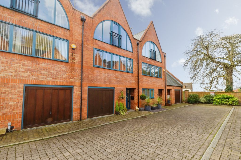 2 bed terraced house for saleThe Ropery, Lincoln LN1