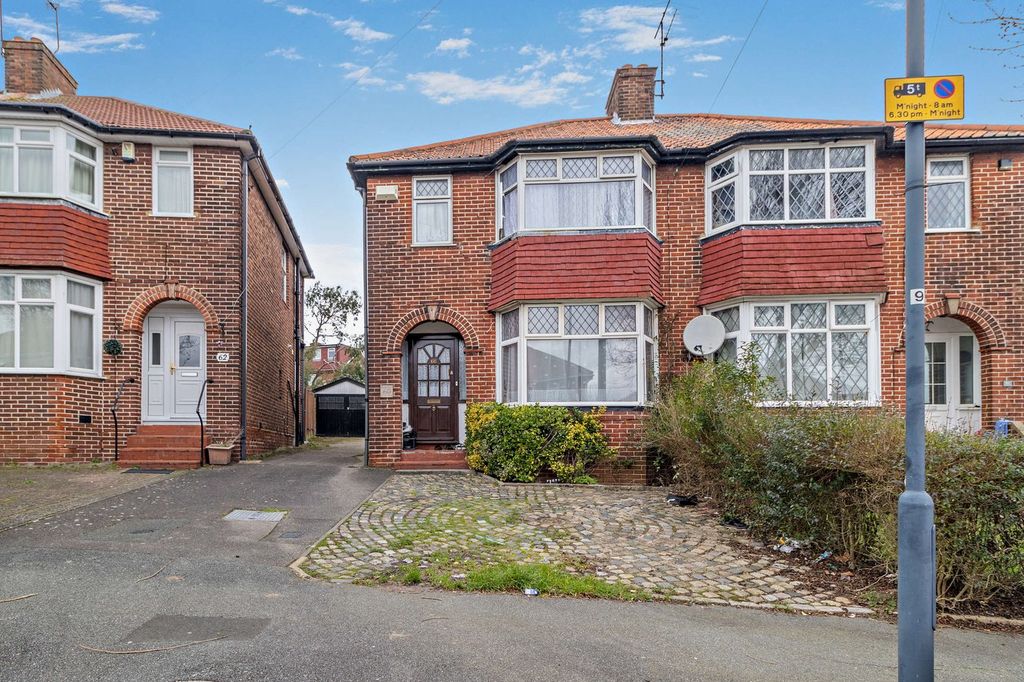 3 bed semi-detached house for saleLodore Gardens, London NW9