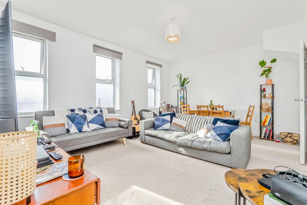 Additional image 11 of 2 bed flat for saleWyndham Crescent, Cardiff CF11