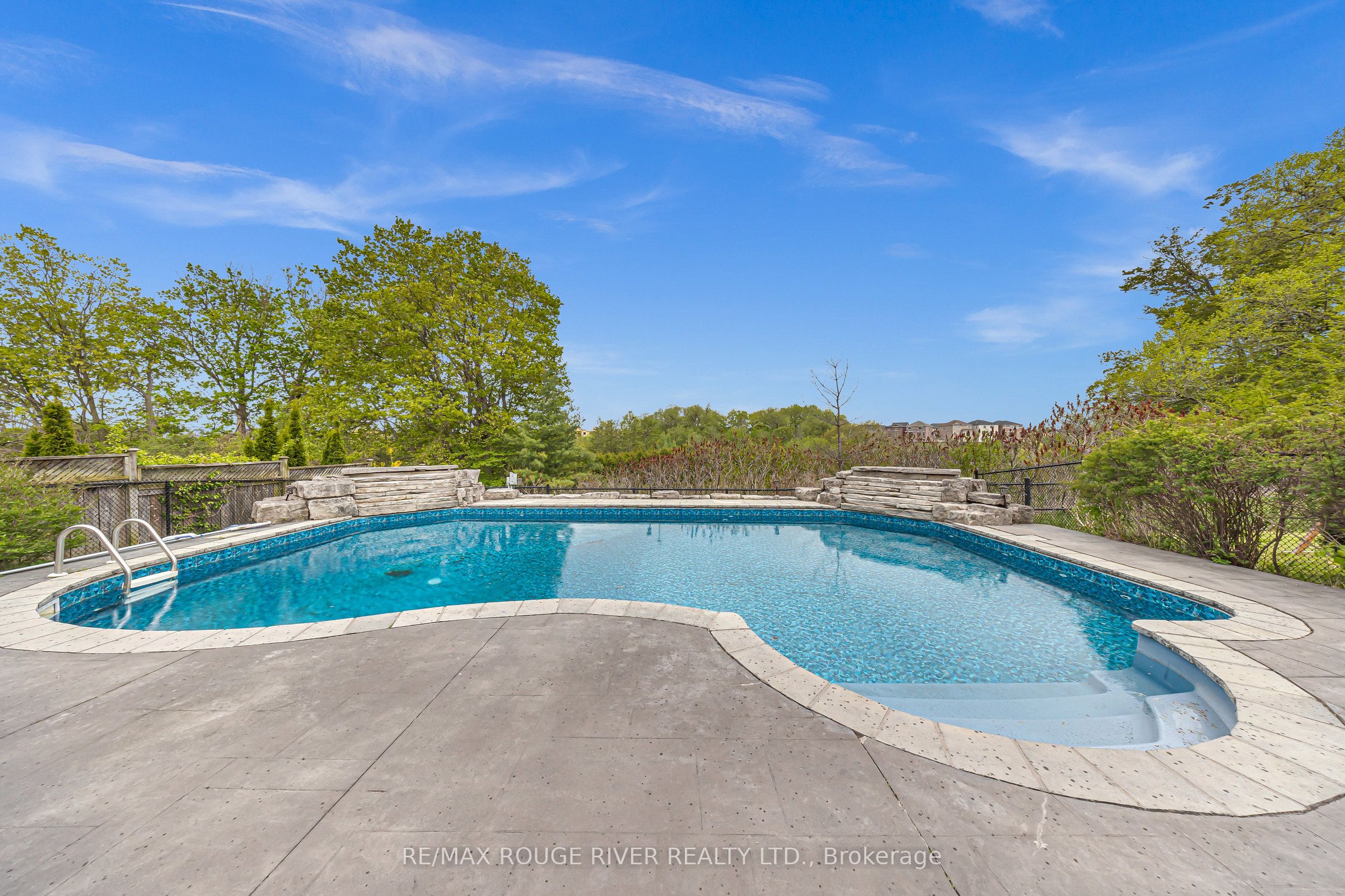 Additional image 4 of 8 St Philip Court, Whitby, ON, L1P 0A5