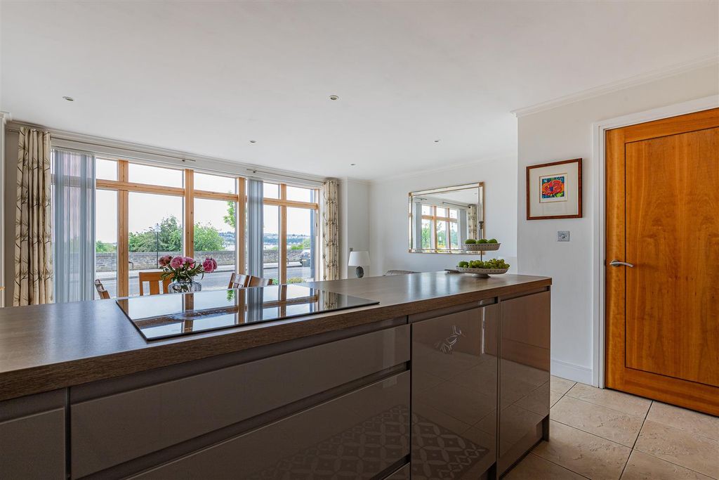 Additional image 15 of 4 bed property for saleWindsor Esplanade, Cardiff CF10