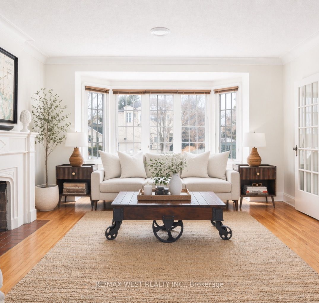 3 Glenroy Avenue, Toronto, ON, M8Y 2L9