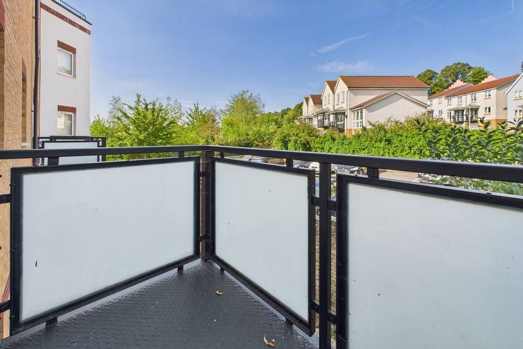 2 bed flat for saleWoodacre, Portishead, Bristol BS20 photo 3