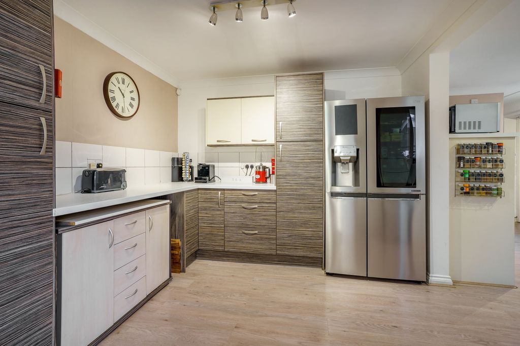 4 bed detached house for saleThe Meadows, Marshfield CF3 photo 4